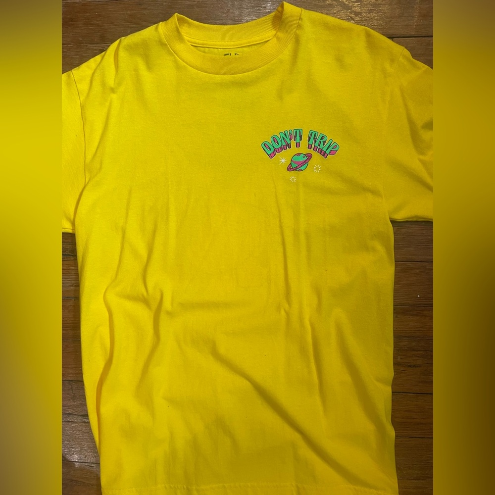 “ Don’t trip “ shirt, UV reactive , medium, NWT